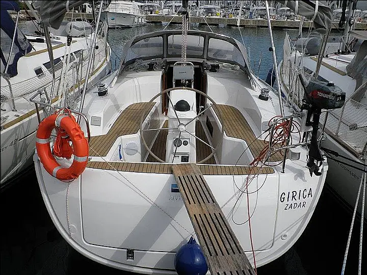 Bavaria Cruiser 33 - External image
