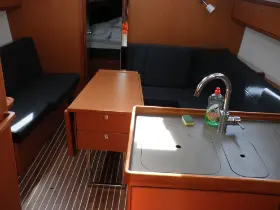 Bavaria Cruiser 37 - Interior image