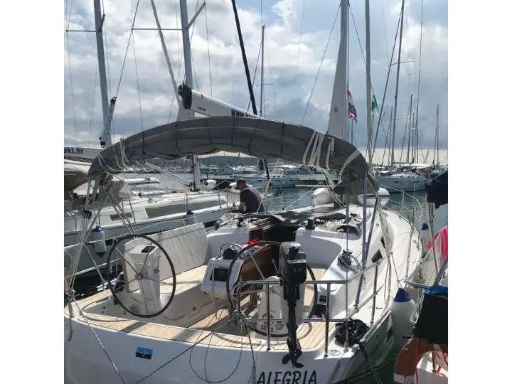 Bavaria Cruiser 37 - External image