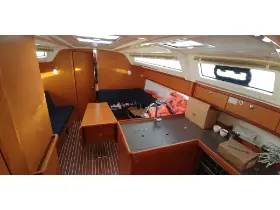 Bavaria Cruiser 37 - Interior image