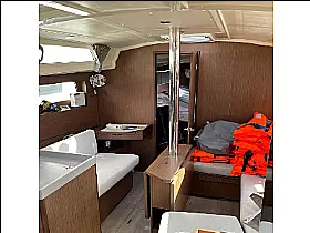 Oceanis 41.1 - Interior image