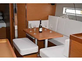 Sun Odyssey 440 - Interior image