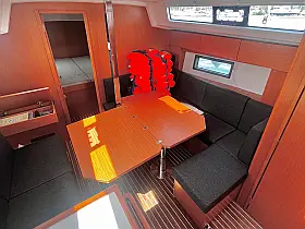 Bavaria C 38 - Interior image